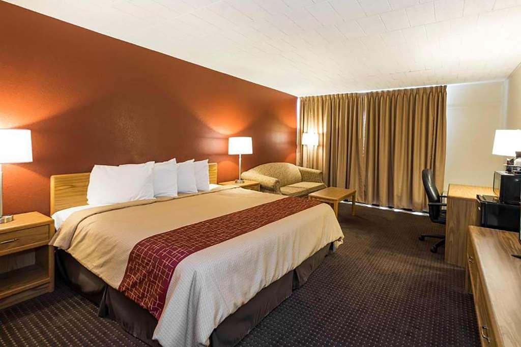 Days Inn By Wyndham Williamsport Room photo